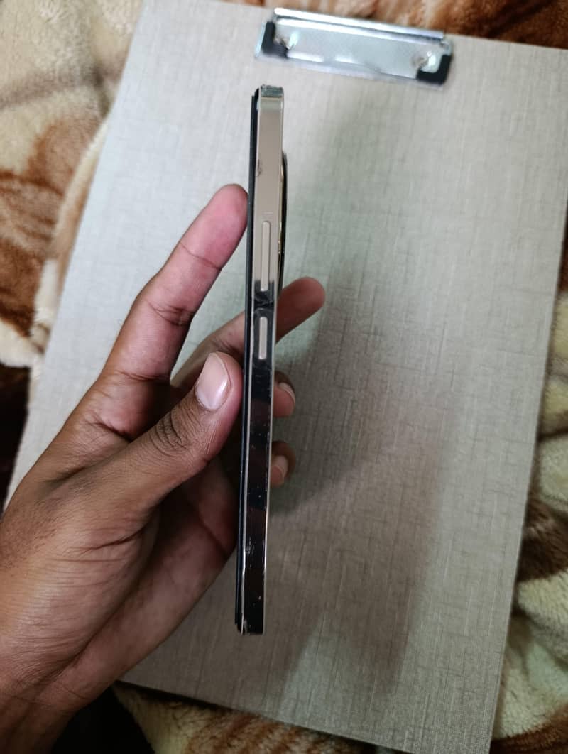 Realme 12 Plus 3