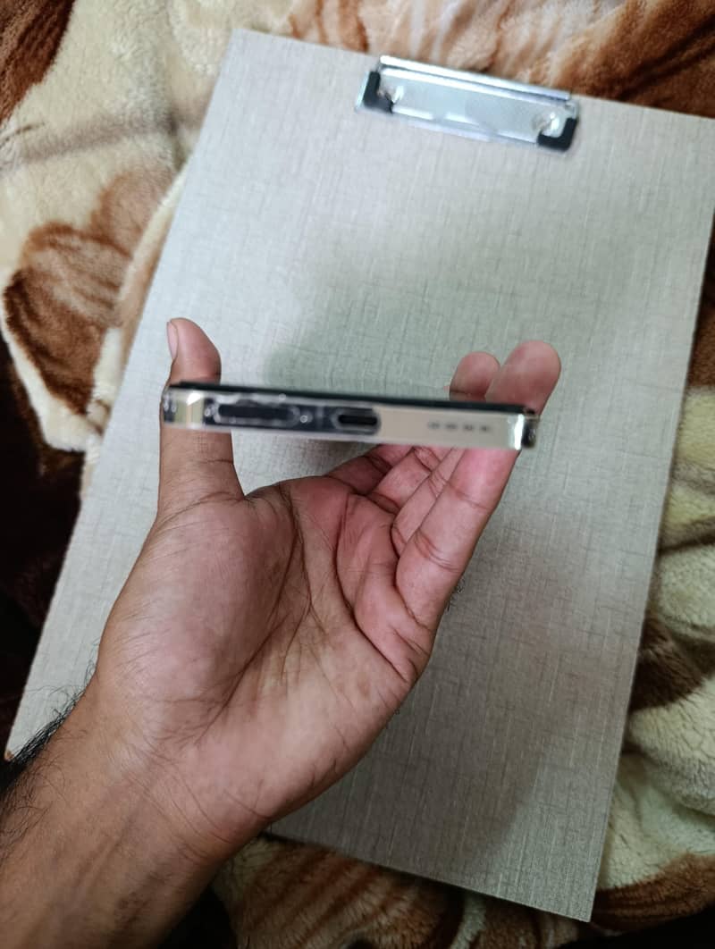 Realme 12 Plus 4