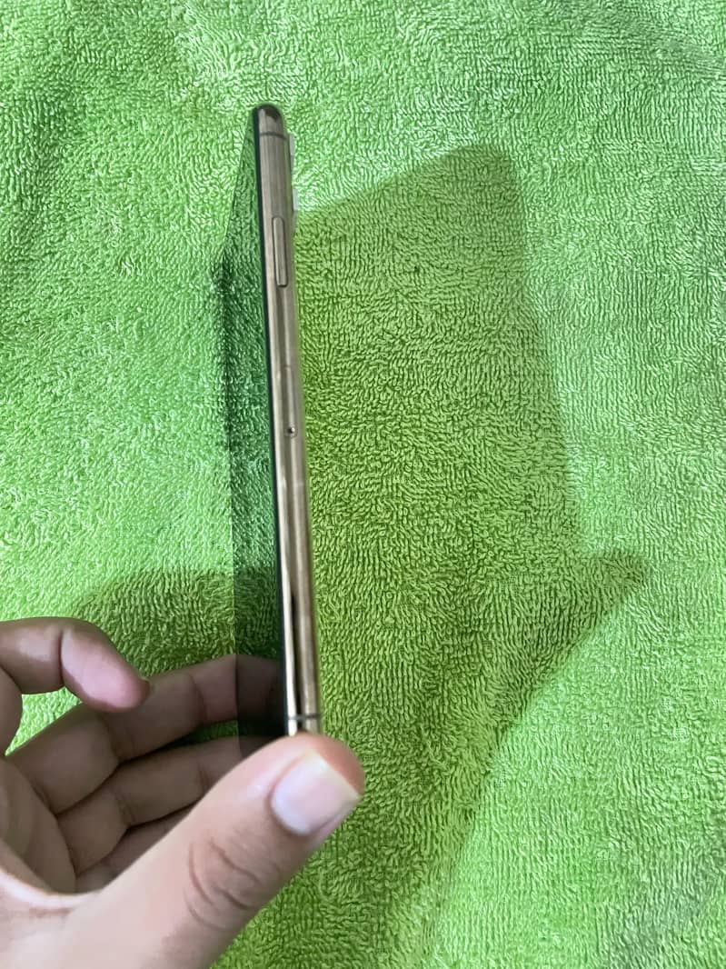Apple iPhone XS 1