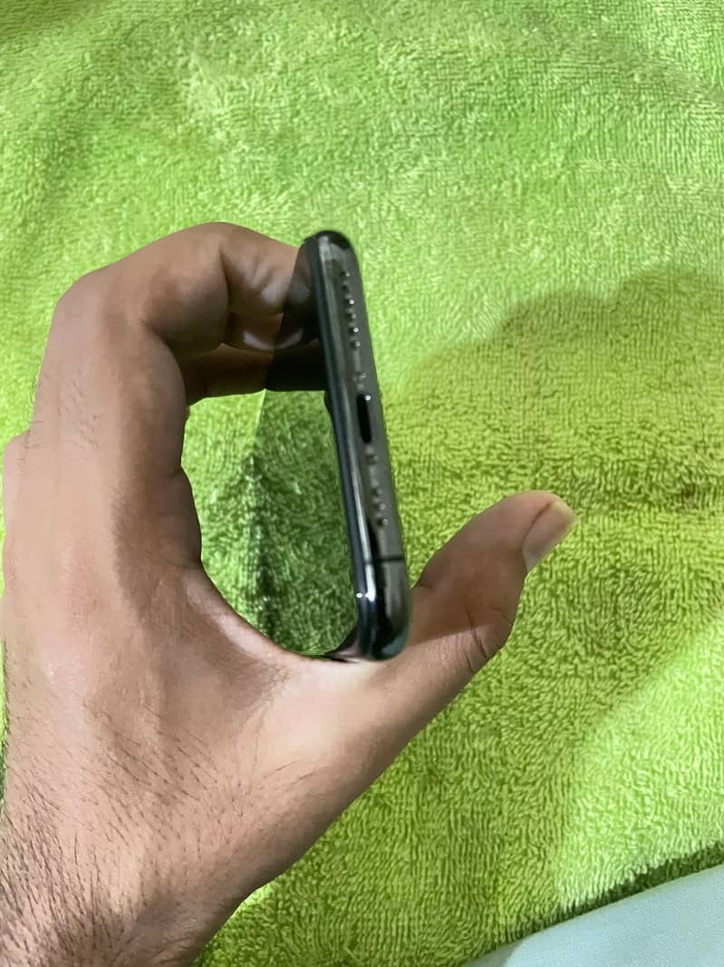 Apple iPhone XS 3