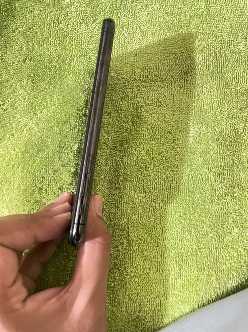 Apple iPhone XS 7