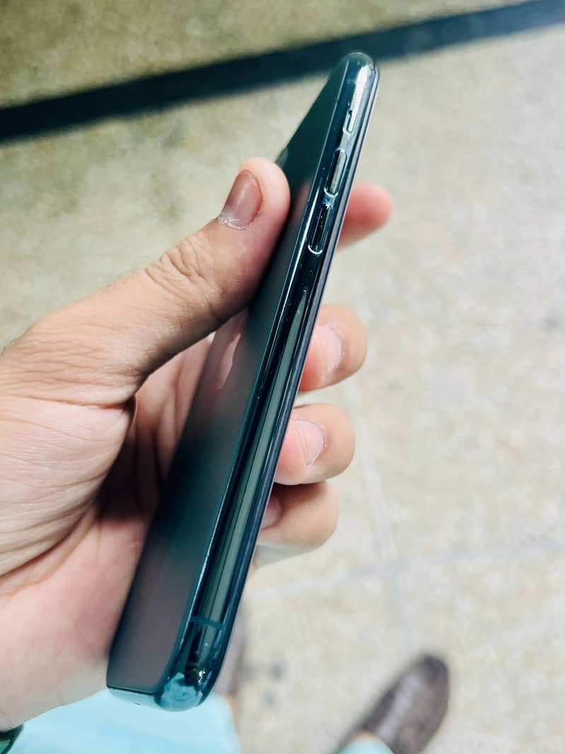 Apple iPhone 11 Pro 6