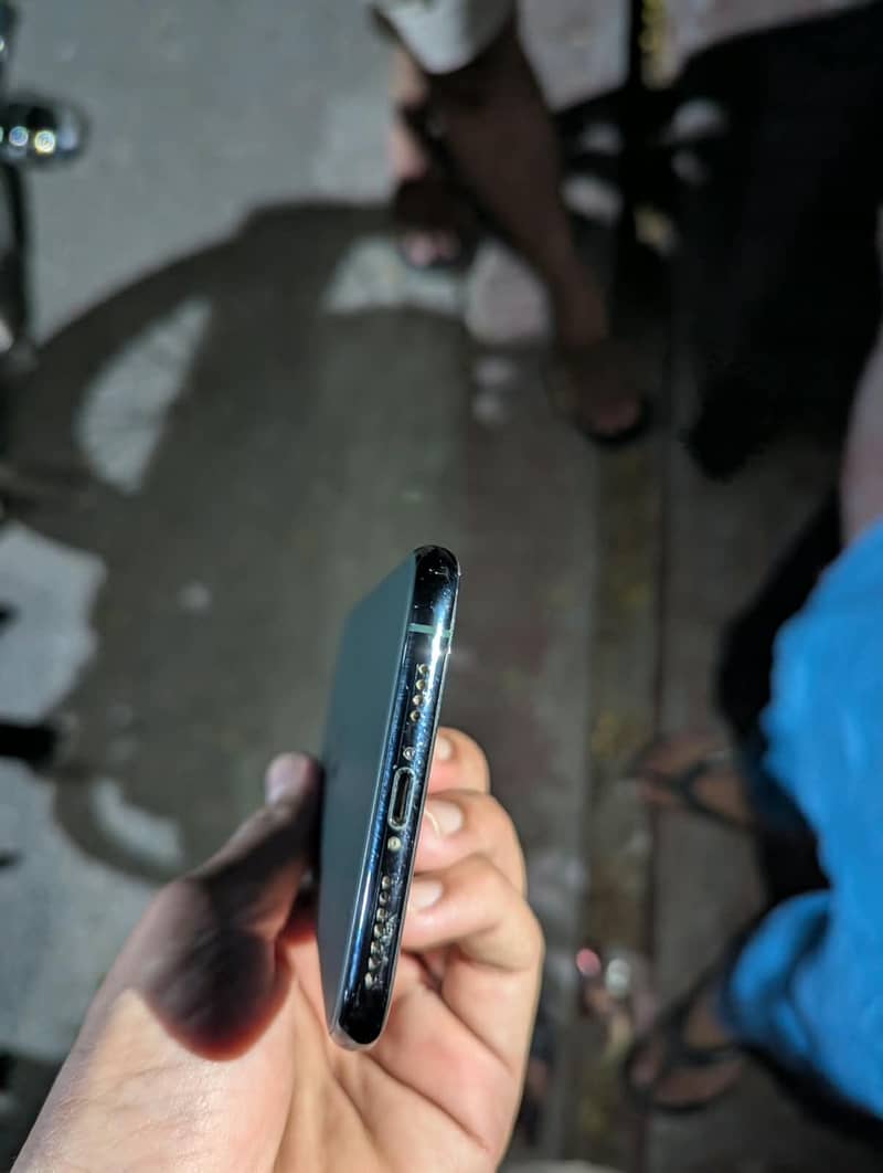 Apple iPhone 11 Pro Max 9