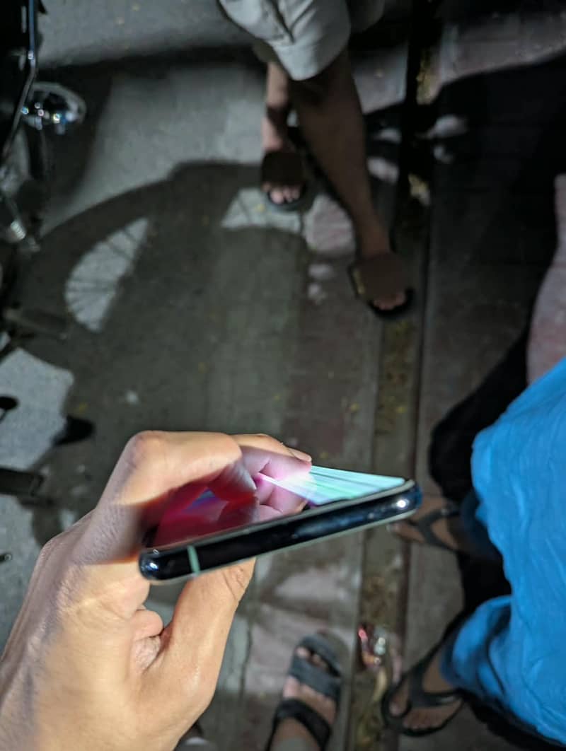 Apple iPhone 11 Pro Max 12