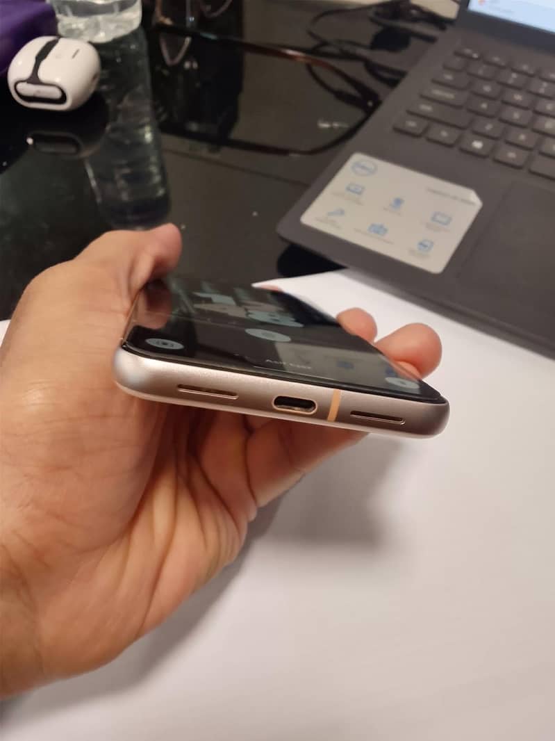Google Pixel 8 6