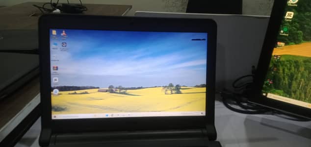 Dell Latitude 3340 II i3 - 4th - genration - small dot on screen
