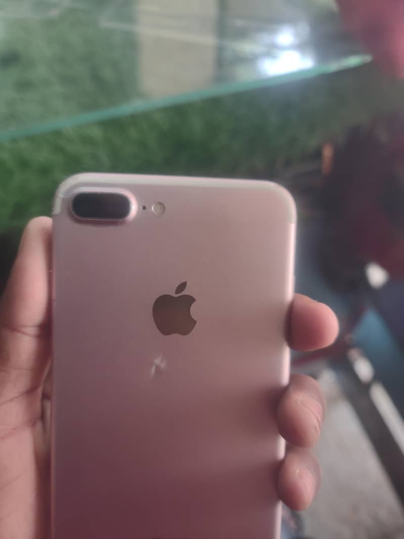 Apple iPhone 7 Plus 3