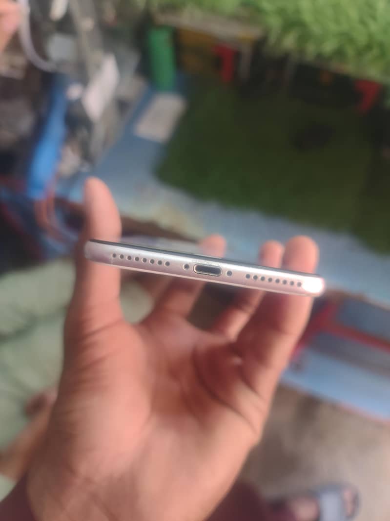 Apple iPhone 7 Plus 4