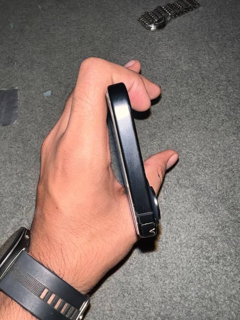 Apple iPhone 16 0