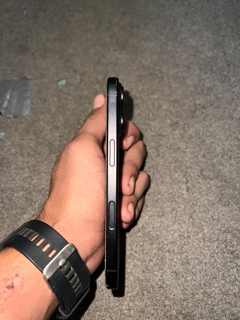 Apple iPhone 16 1