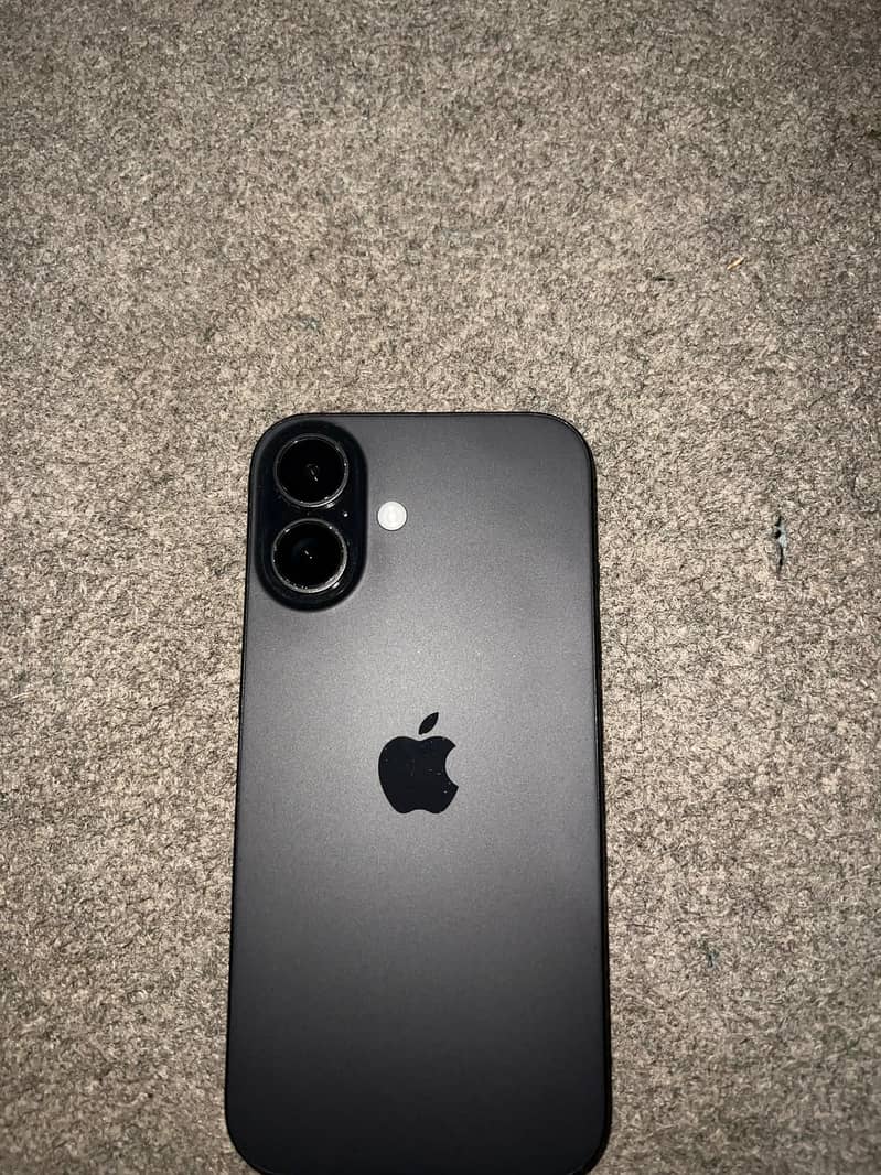 Apple iPhone 16 4