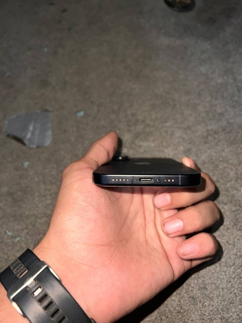 Apple iPhone 16 5