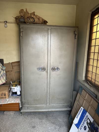 Almari/Cupboard/petta