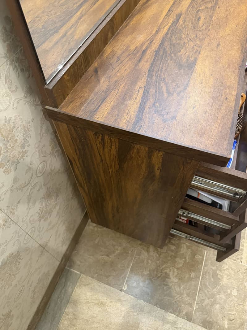 Dressing table 0