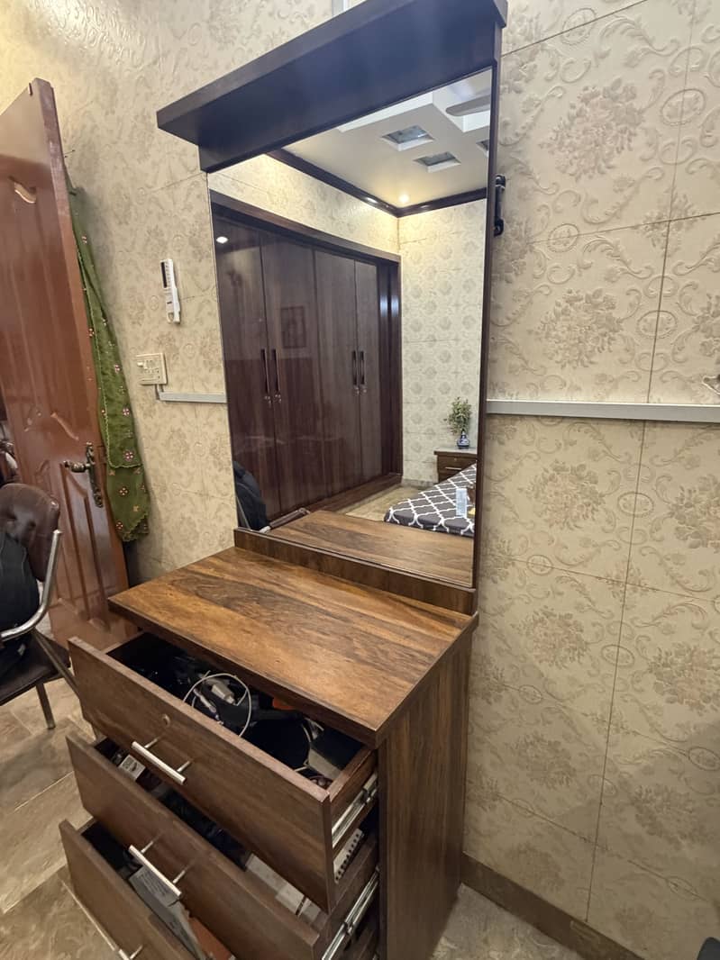 Dressing table 2