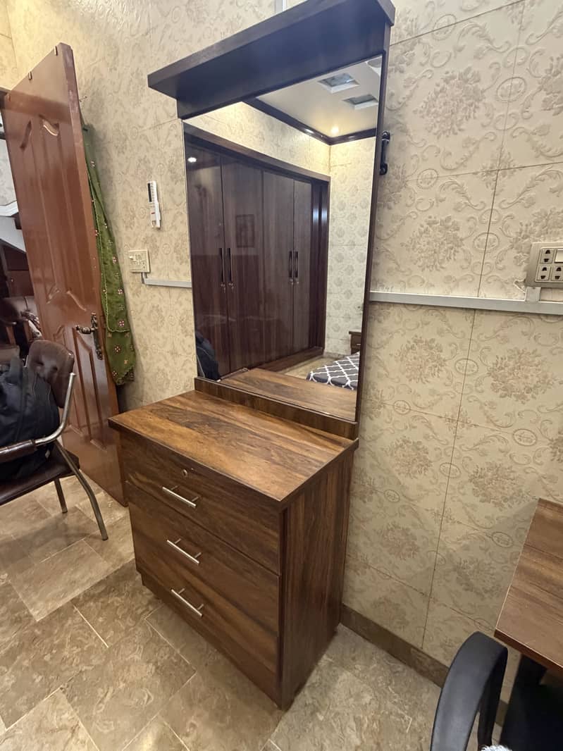 Dressing table 3