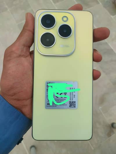 Infinix Hot 40 – 8GB/256GB | 10/9 Condition Complete accessories
