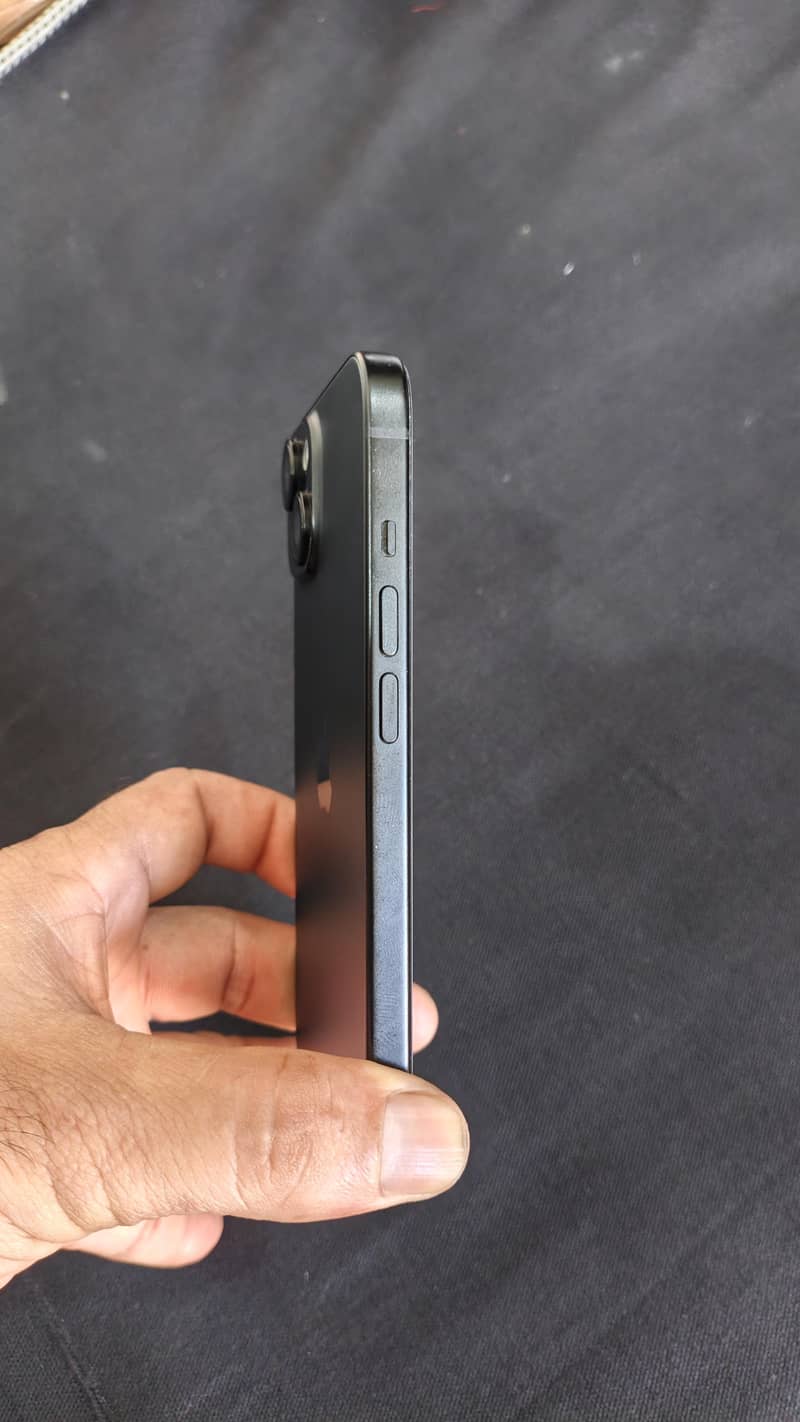 Apple iPhone 16 3