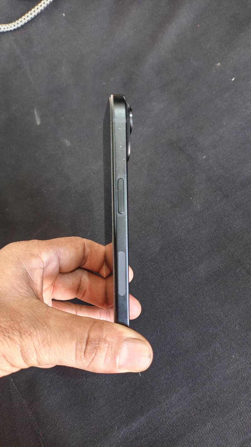 Apple iPhone 16 4