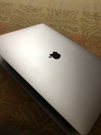 Macbook Pro 2017 15in 16GB RAM 256GB SSD 4GB Graphic Card i7