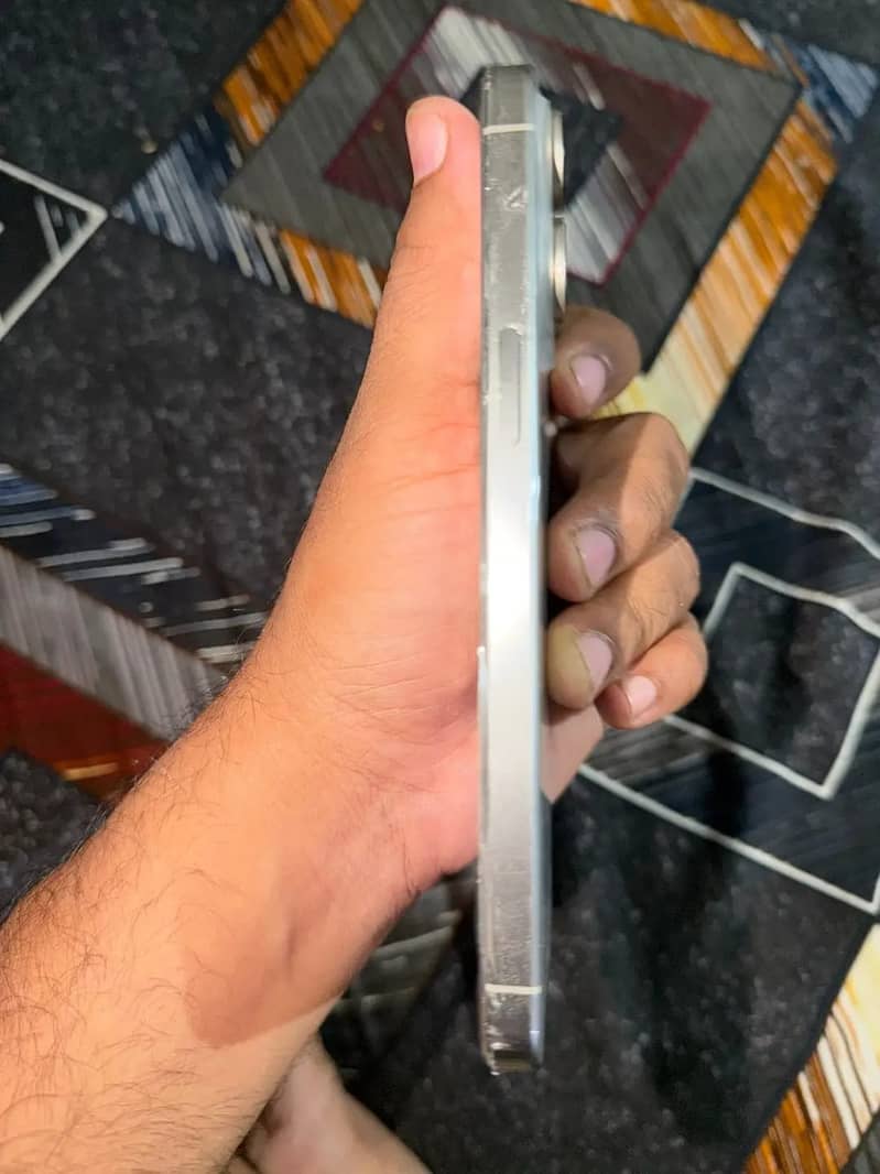 Apple iPhone 15 Pro Max 3
