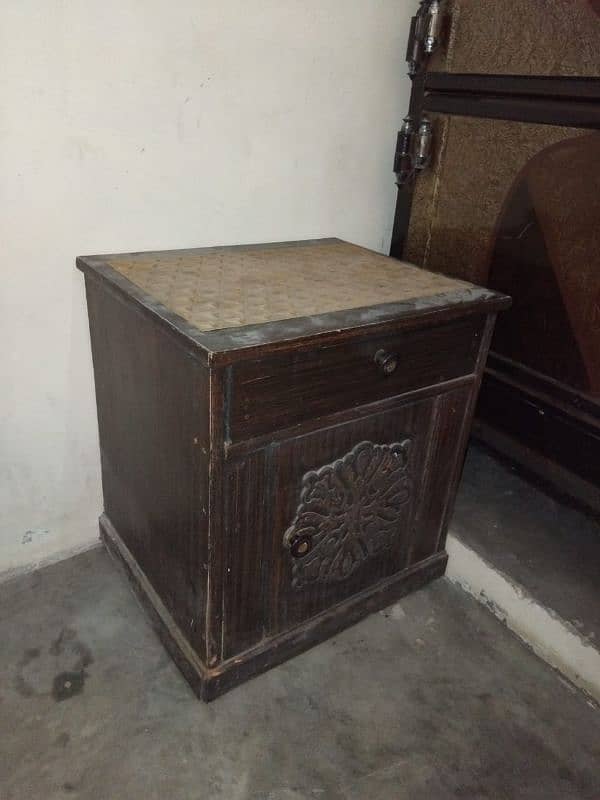 Bed +1 Side Table + Mirror Good Condition 4