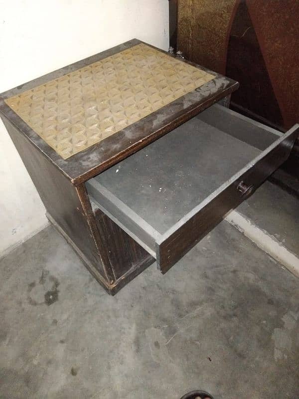 Bed +1 Side Table + Mirror Good Condition 8
