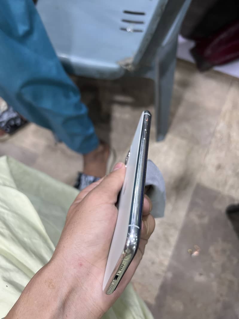Apple iPhone 11 Pro Max 1