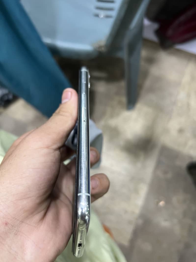 Apple iPhone 11 Pro Max 2