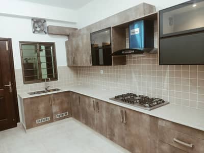 10 MARLA 3 BEDROOM APARTMENT AVAILABLE FOR SALE