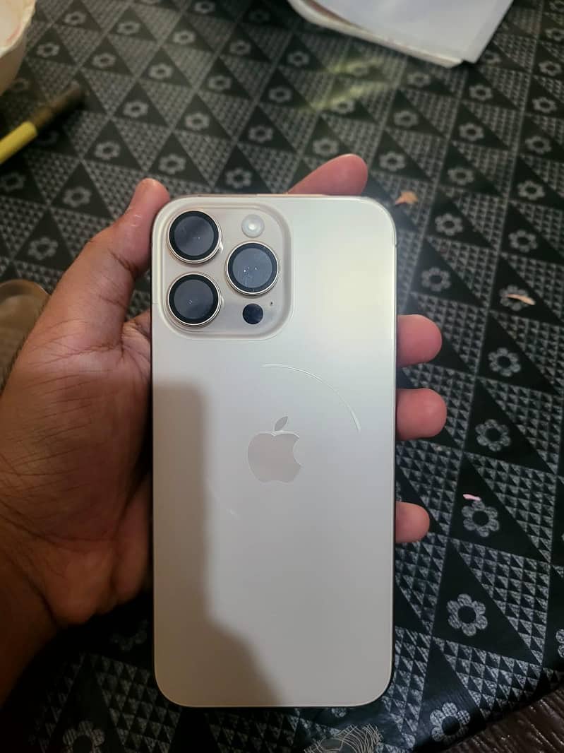 Apple iPhone 16 Pro Max 1