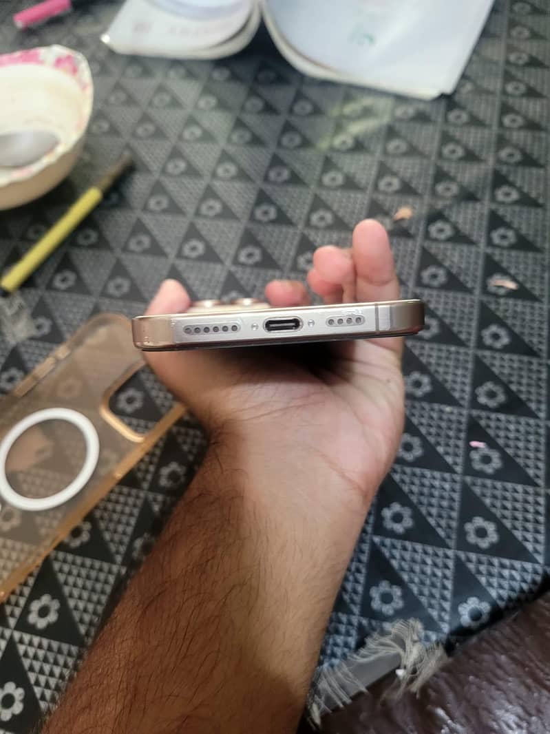 Apple iPhone 16 Pro Max 3