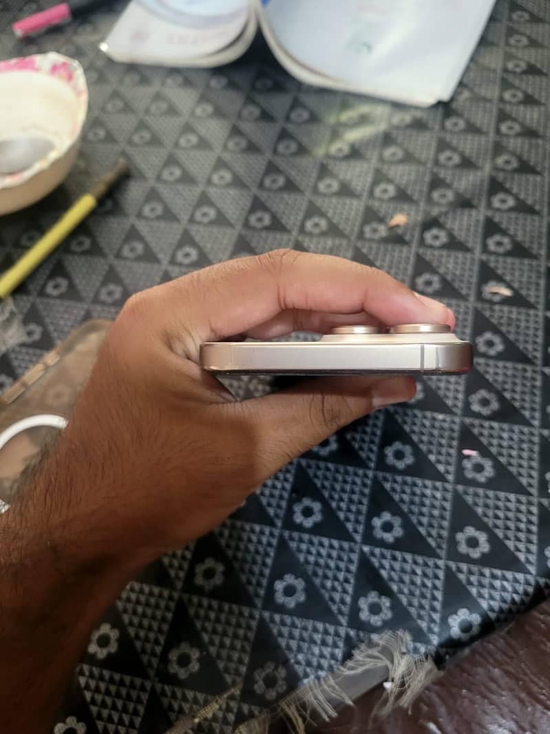 Apple iPhone 16 Pro Max 6