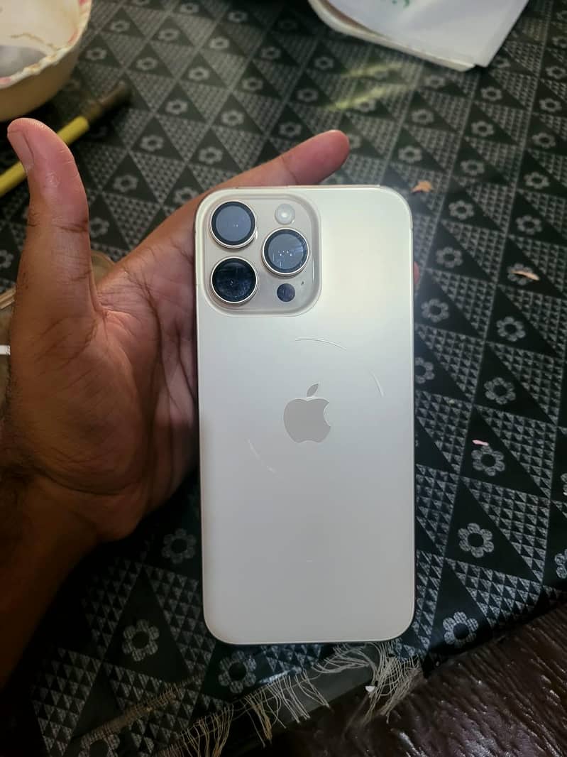 Apple iPhone 16 Pro Max 7