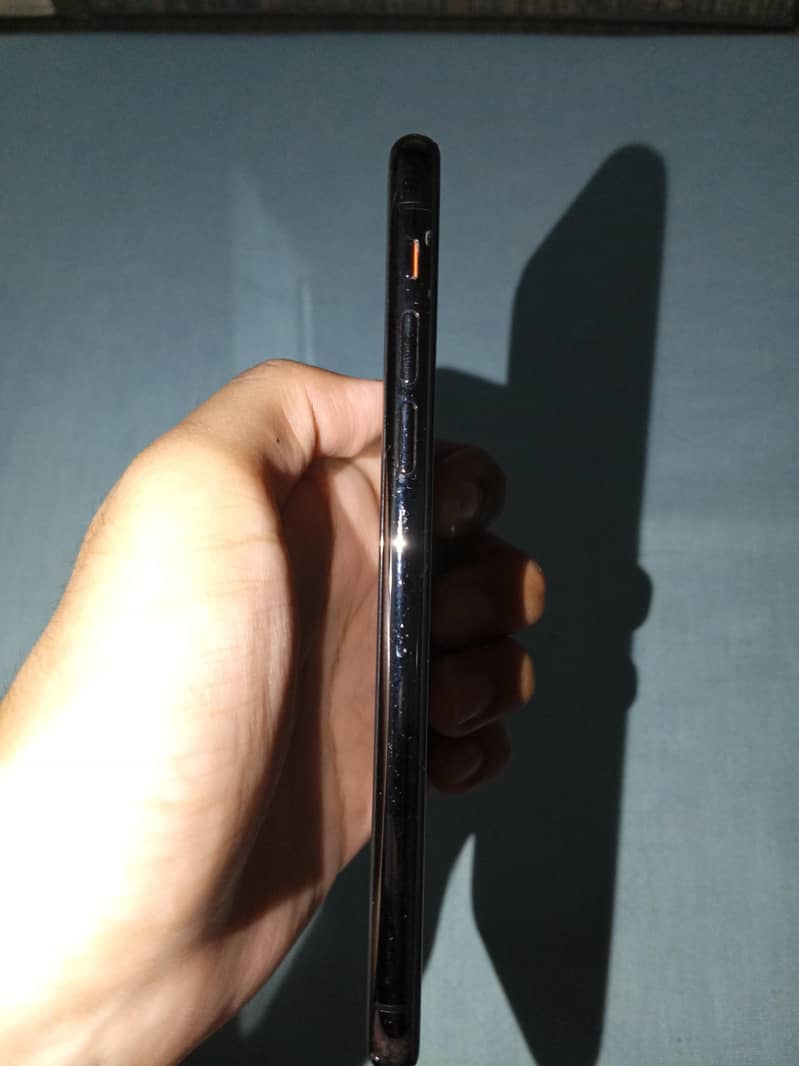 Apple iPhone X 4