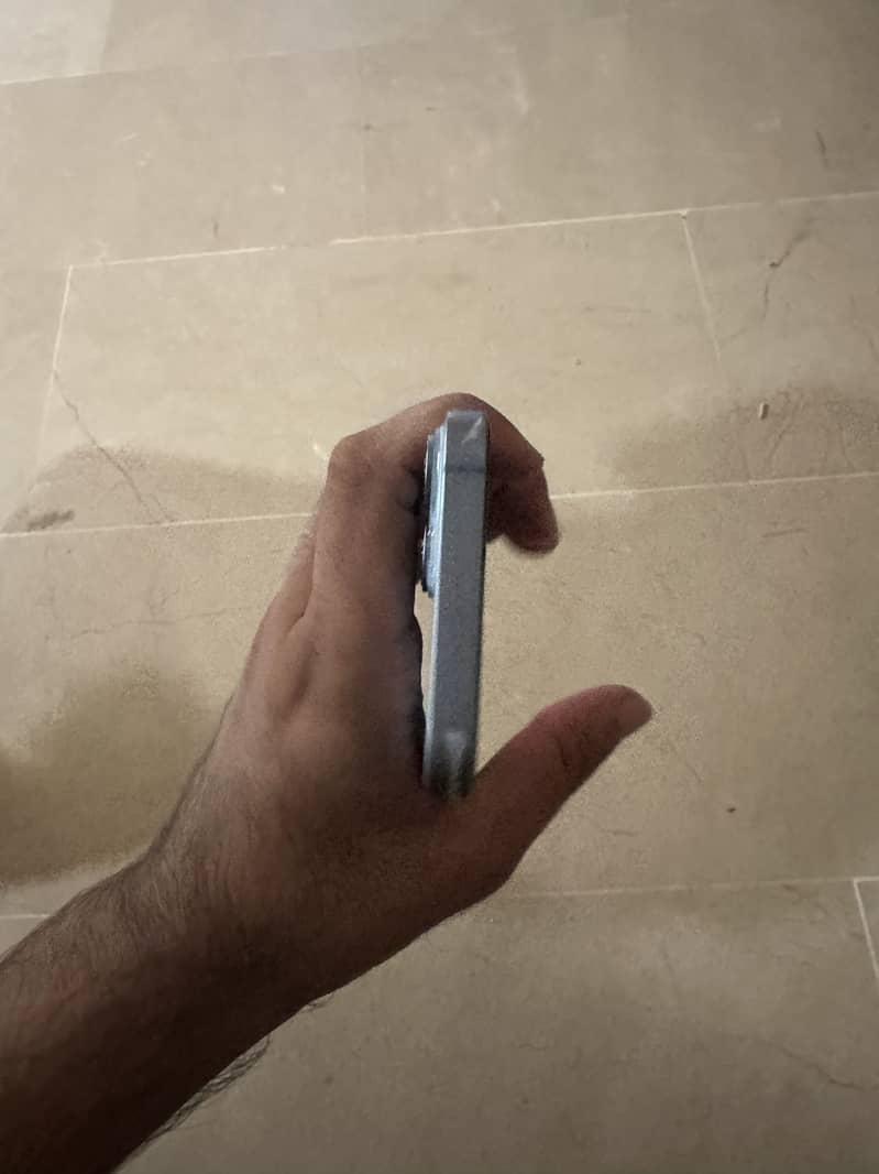 Apple iPhone 14 4