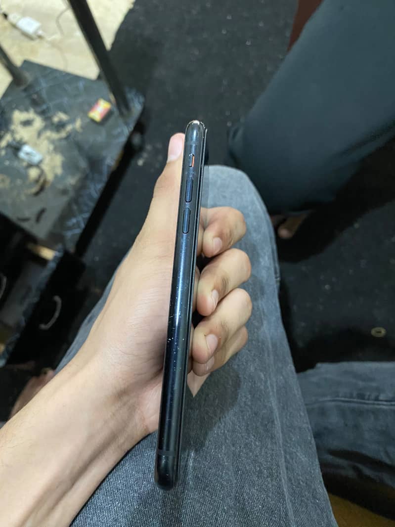 Apple iPhone XR 0