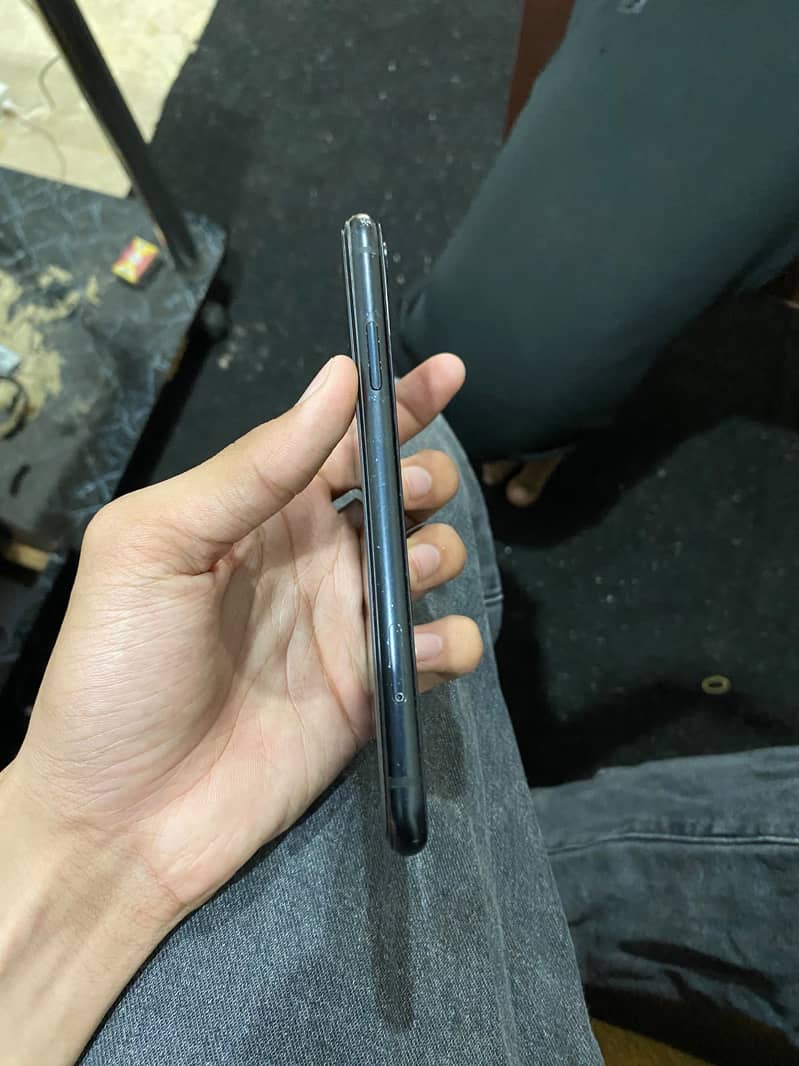 Apple iPhone XR 4
