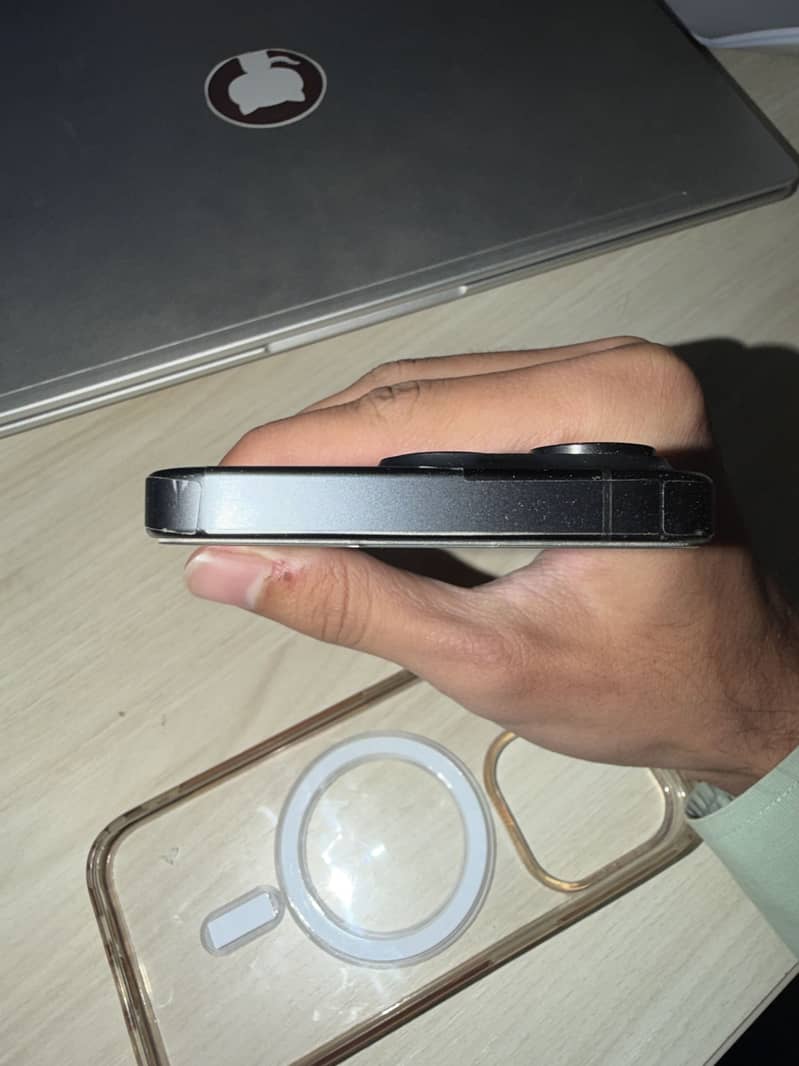 Apple iPhone 15 Pro 1