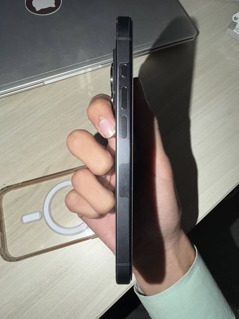 Apple iPhone 15 Pro 2