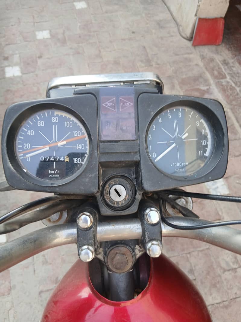 مکمل کاغذات کے ساتھ 3