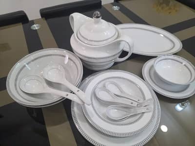 8 person dinner set bone China made in japan