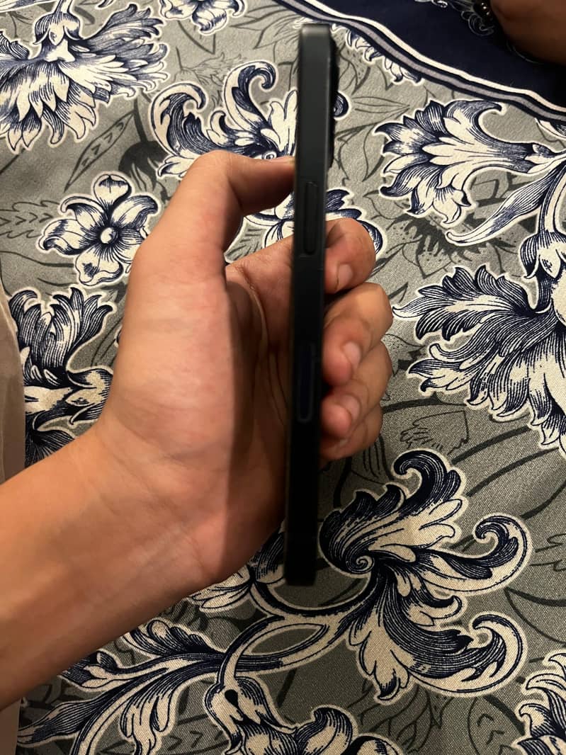 Apple iPhone 13 0