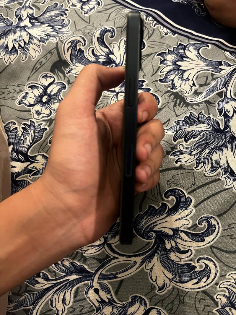 Apple iPhone 13 2