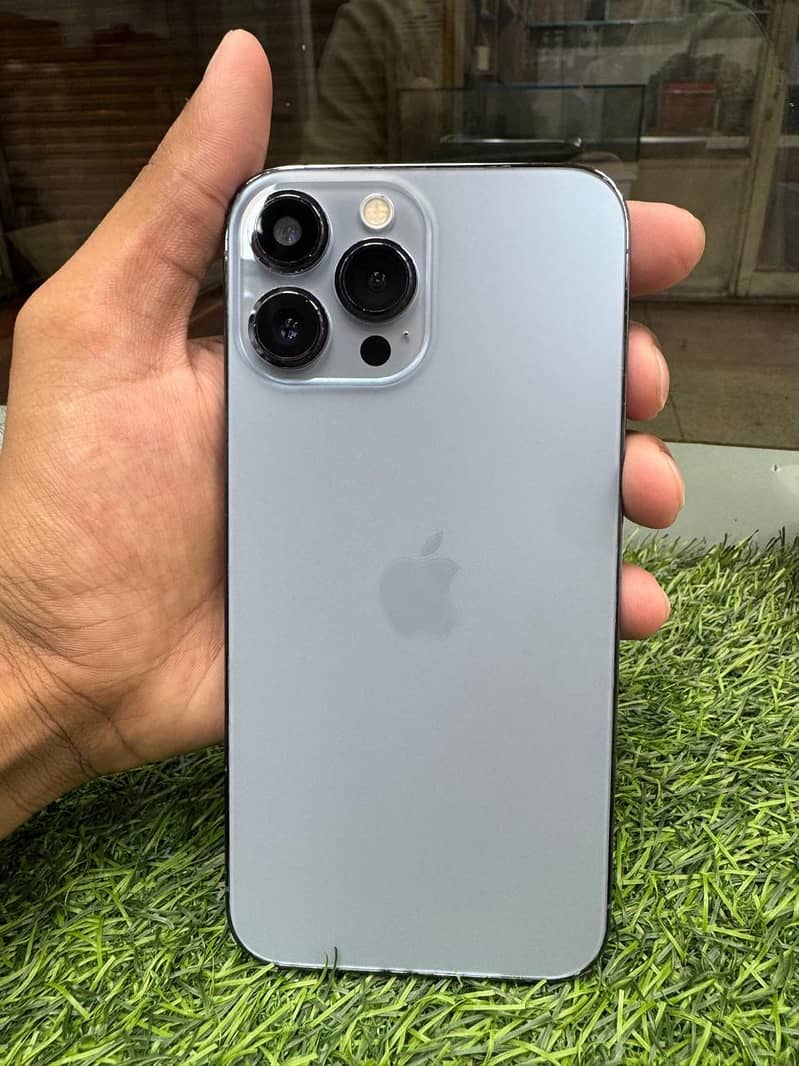 Apple iPhone 13 Pro Max 1