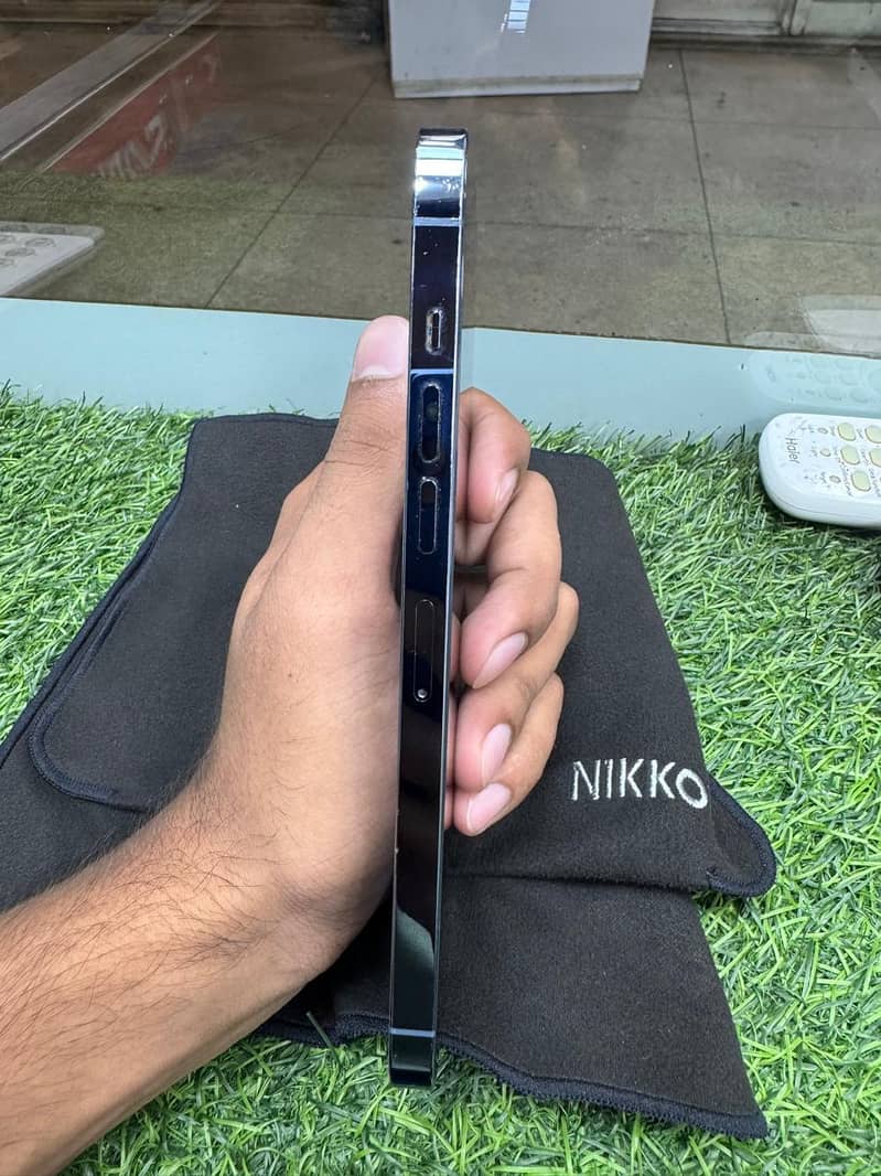 Apple iPhone 13 Pro Max 2