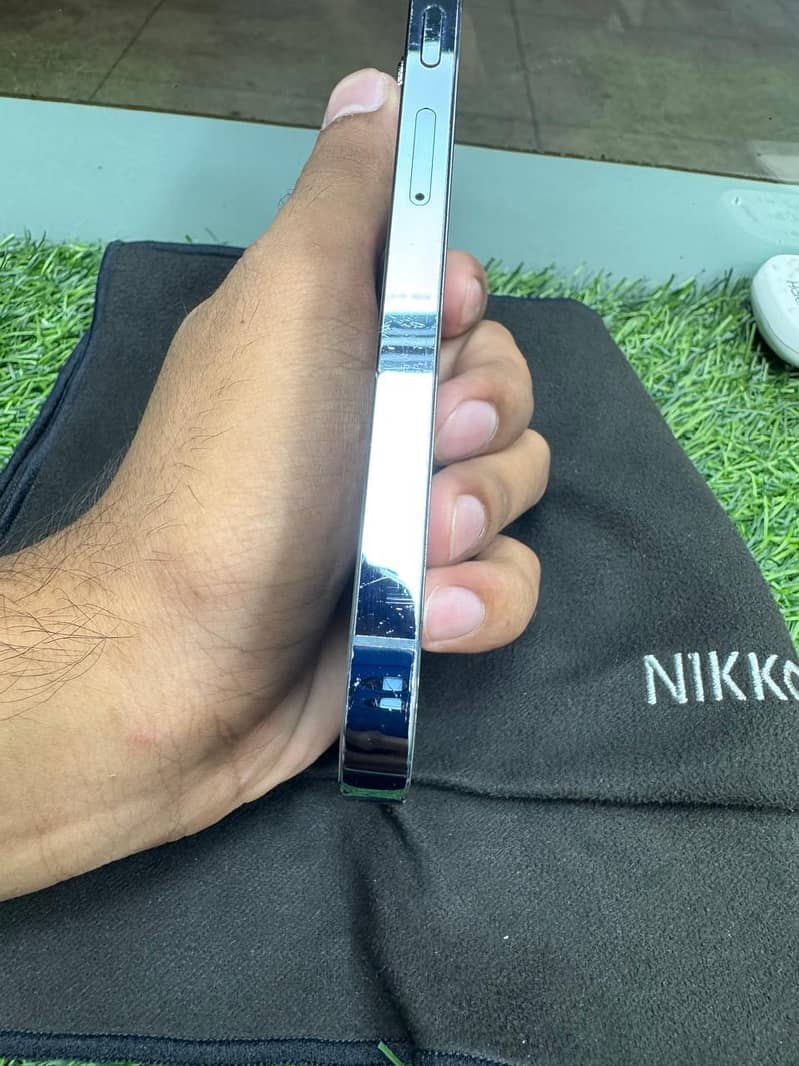Apple iPhone 13 Pro Max 4