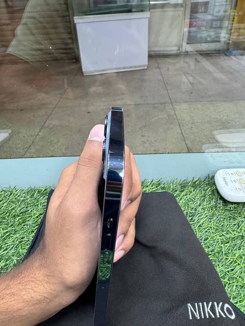 Apple iPhone 13 Pro Max 6