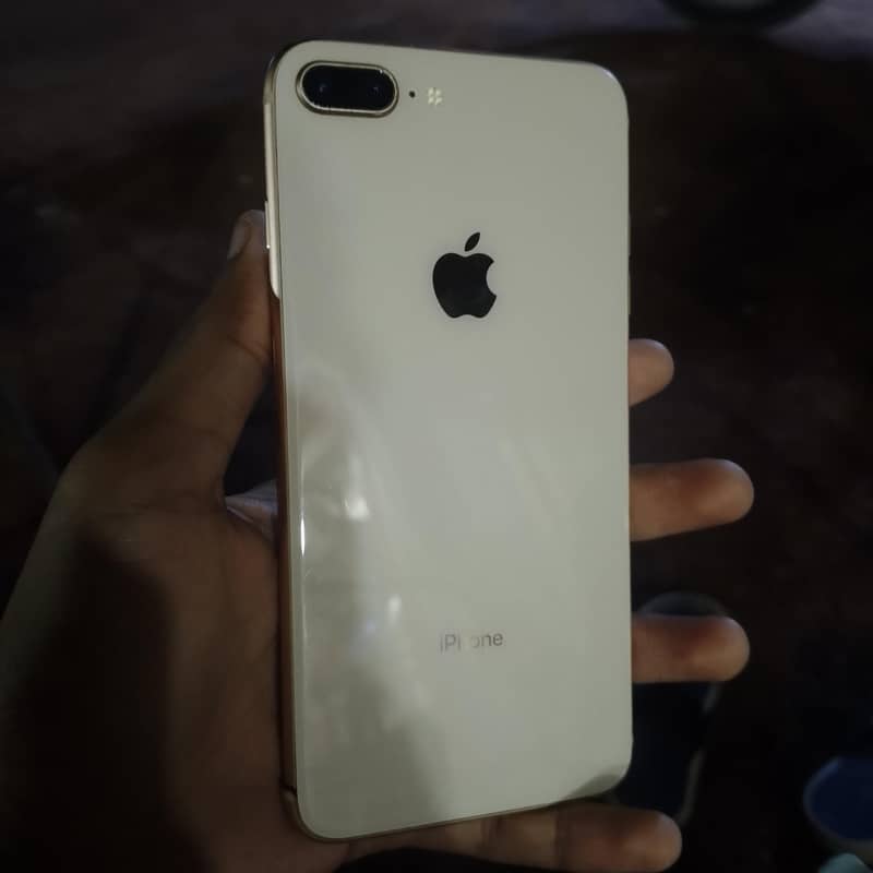 Apple iPhone 8 Plus 3