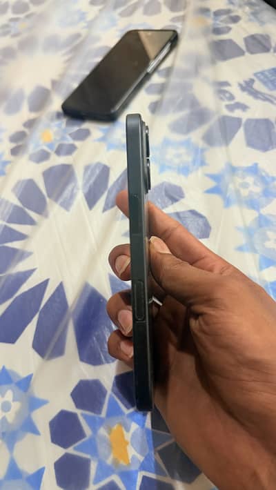 Apple iPhone 16